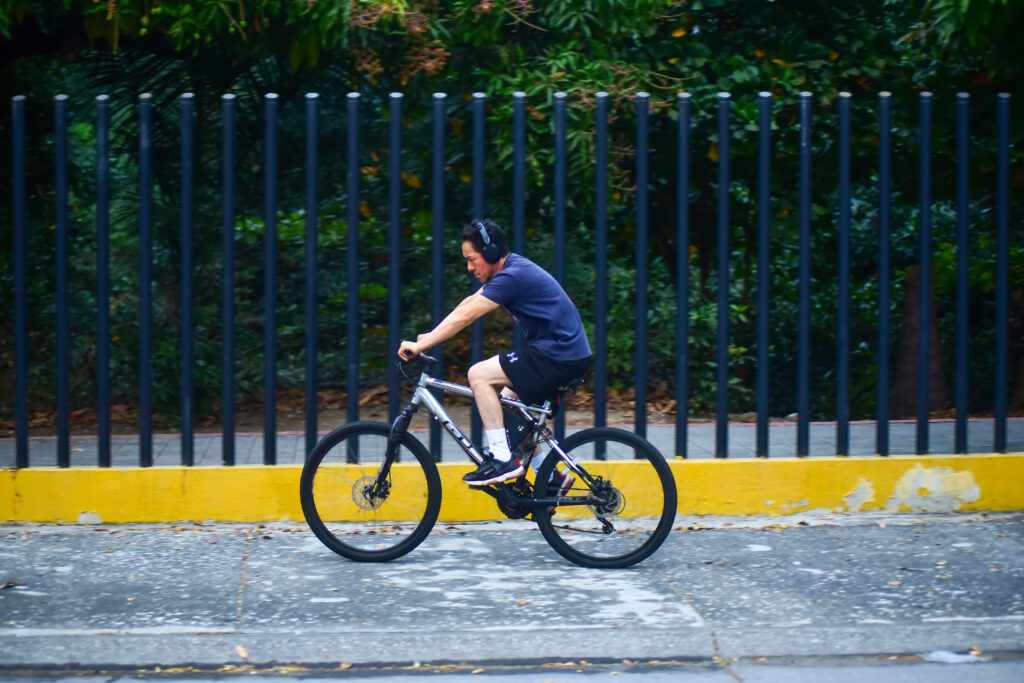 Ciclistas y runners exigen espacios seguros para hacer deportes en las calles de Guayaquil.