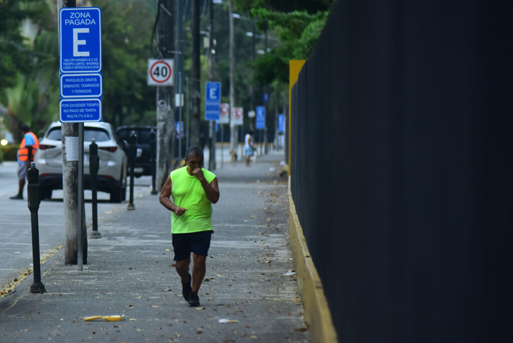 Ciclistas y runners exigen espacios seguros para hacer deportes en las calles de Guayaquil.