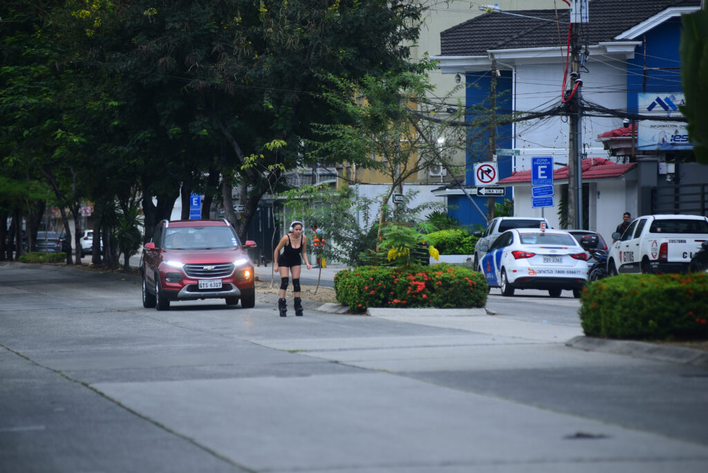 Ciclistas y runners exigen espacios seguros para hacer deportes en las calles de Guayaquil.