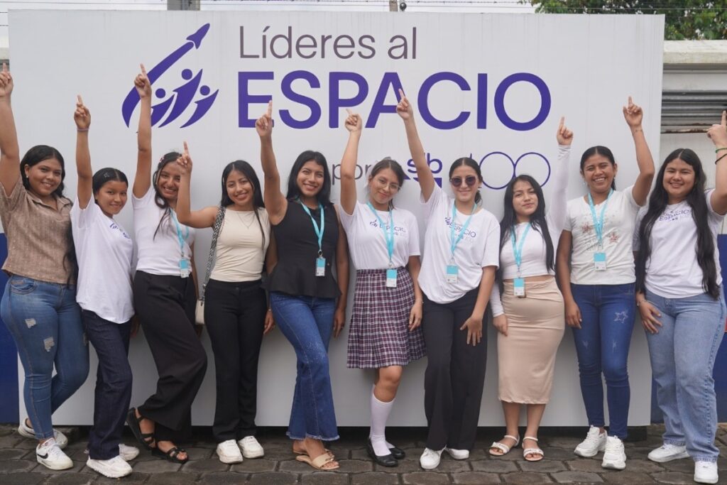 Niñas ecuatorianas viajan a Houston (EE.UU.). Foto: cortesía