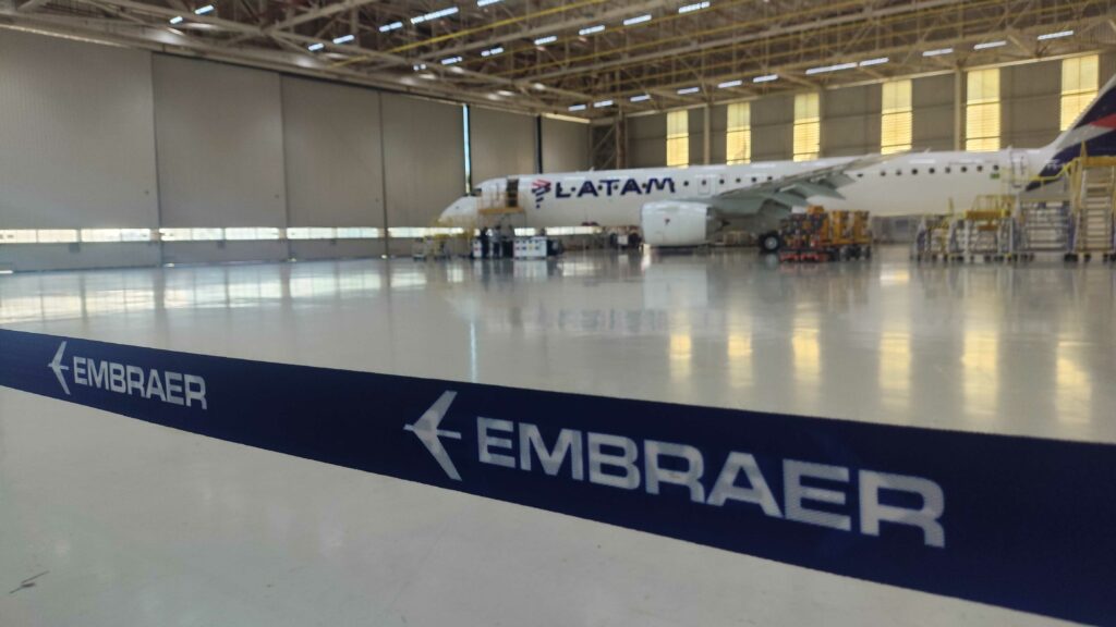 Embraer E195-E2, que será utilizado por LATAM, en su planta de fabricación.