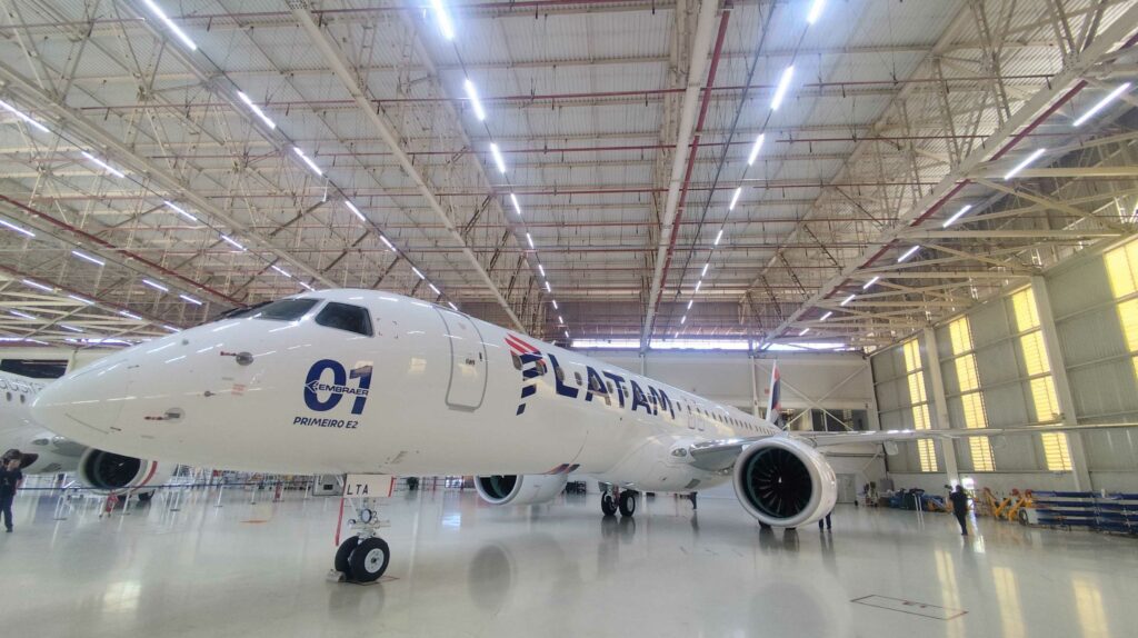 Primer Embraer E 195-E2 para LATAM en las instalaciones de Sao dos Campos, Brasil.