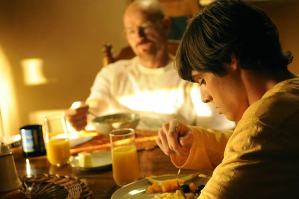 RJ Mitte y Bryan Cranston en la serie 'Breaking Bad'.