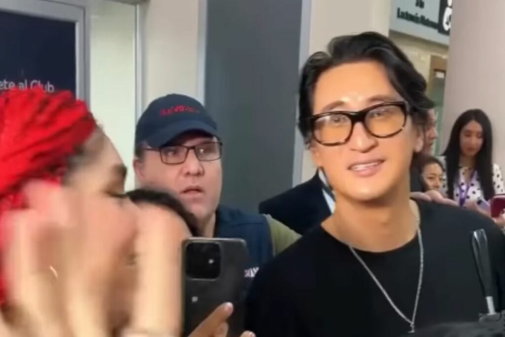 El actor surcoreano Shin Hyun-joon llegó al aeropuerto de Guayaquil en octubre de 2026.