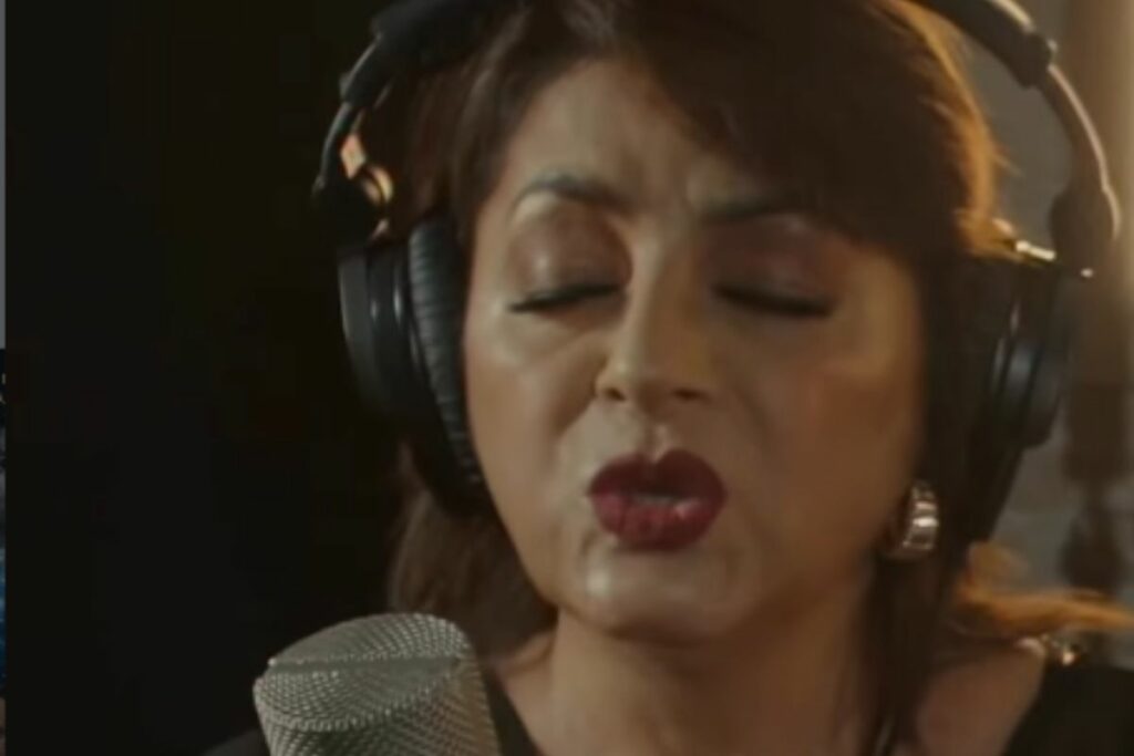 Paulina Tamayo en el videoclip Tiempo al tiempo lanzado en 2026.