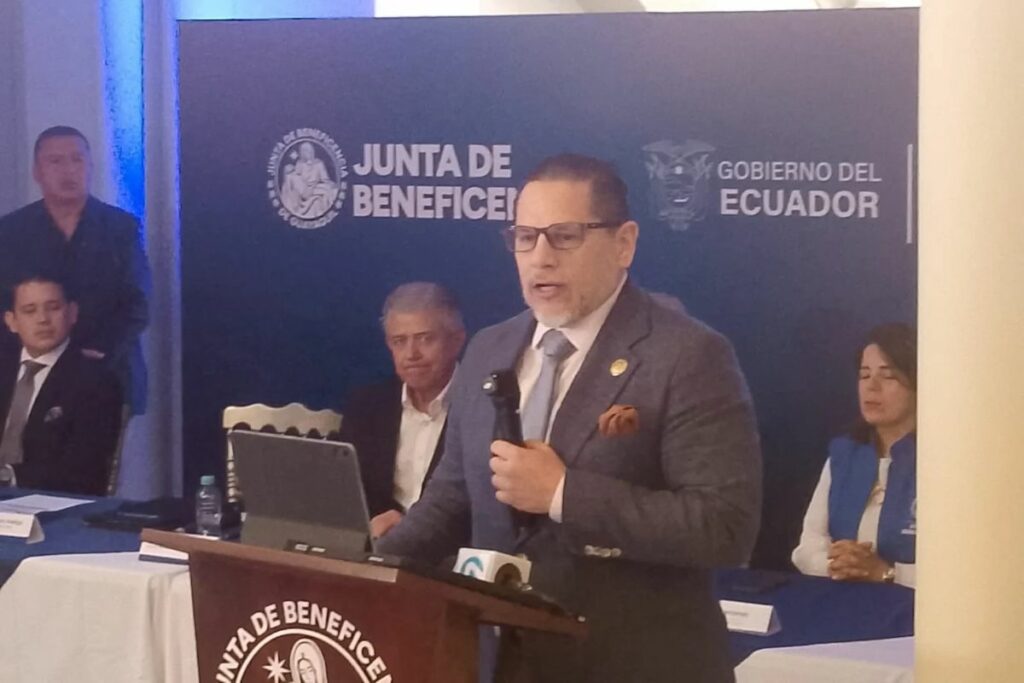 Juan Carlos Aveiga, ministro de Salud.