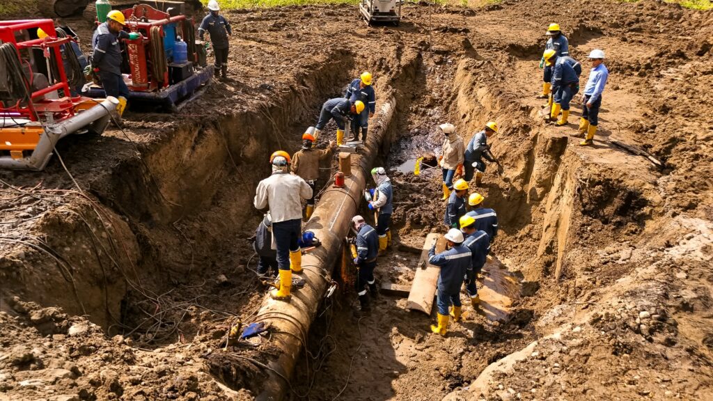 66 personas participaron en los trabajos de reparación del SOTE en Quinindé, Esmeraldas. Foto: Petroecuador